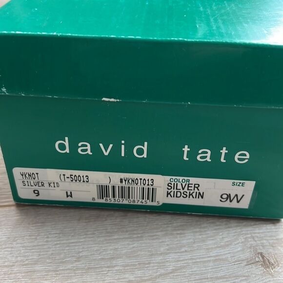 NIB David Tate Silver Kidskin Metallic Sandals Size 9W - Picture 10 of 10